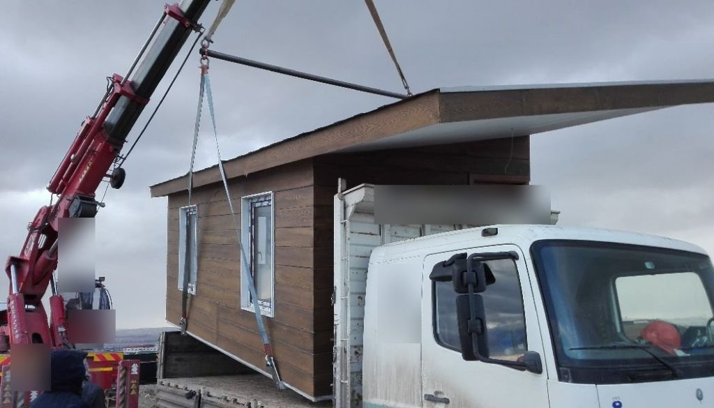 Modülün mobil vinçle kaldırılması